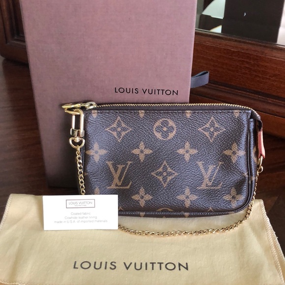 Louis Vuitton Handbags - 🔥Louis Vuitton Mini Pochette Accessory